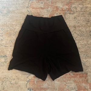 Cabi Pull on shorts